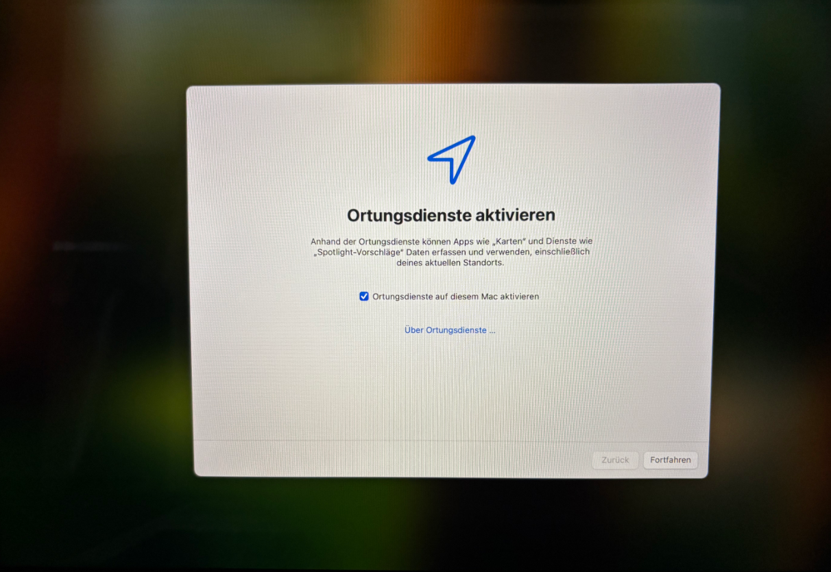 Setzen Sie den Haken bei "Ortungsdienste aktivieren" und klicken Sie auf "Fortfahren".